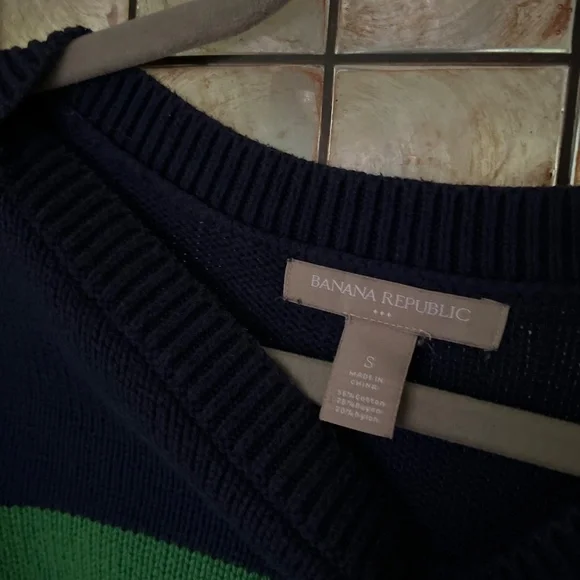 Top - Picture 2 of 5